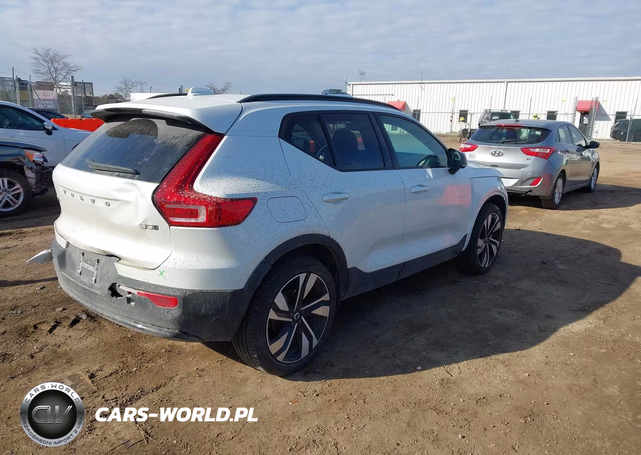 2025 Volvo Xc40 B5 Ultra Dark Theme VIN:YV4L12UM4S2517311 - 4
