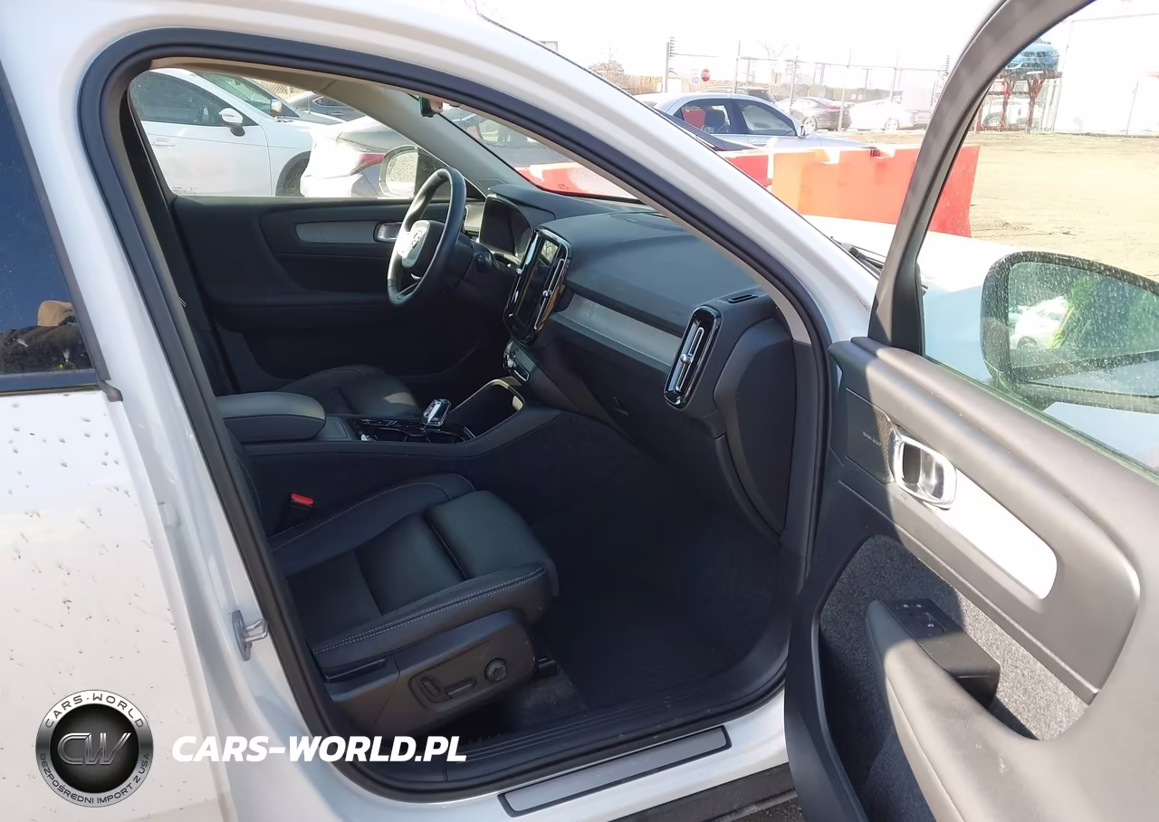 2025 Volvo Xc40 B5 Ultra Dark Theme VIN:YV4L12UM4S2517311 - 5