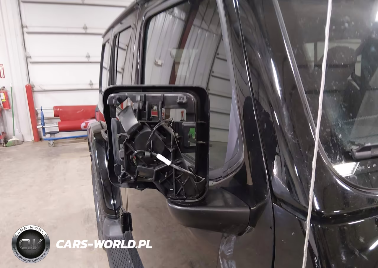 2019 Jeep Wrangler Unlimited Sahara 4X4 VIN:1C4HJXEG5KW515378 - 18