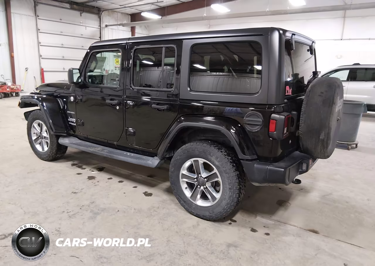 2019 Jeep Wrangler Unlimited Sahara 4X4 VIN:1C4HJXEG5KW515378 - 3