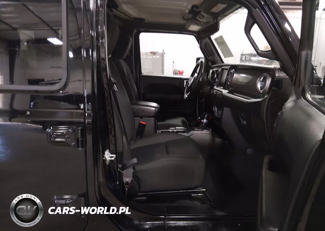 2019 Jeep Wrangler Unlimited Sahara 4X4 VIN:1C4HJXEG5KW515378 - 5