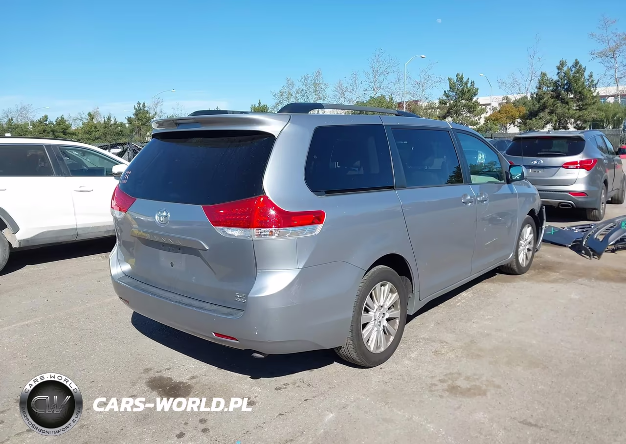 2011 Toyota Sienna Xle VIN:5TDDK3DC7BS003205 - 4