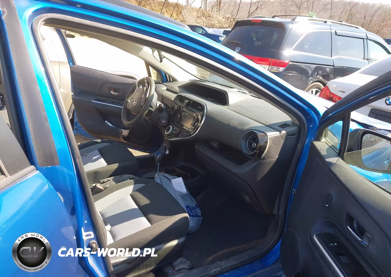 2019 Toyota Prius C L VIN:JTDKDTB32K1624997 - 5