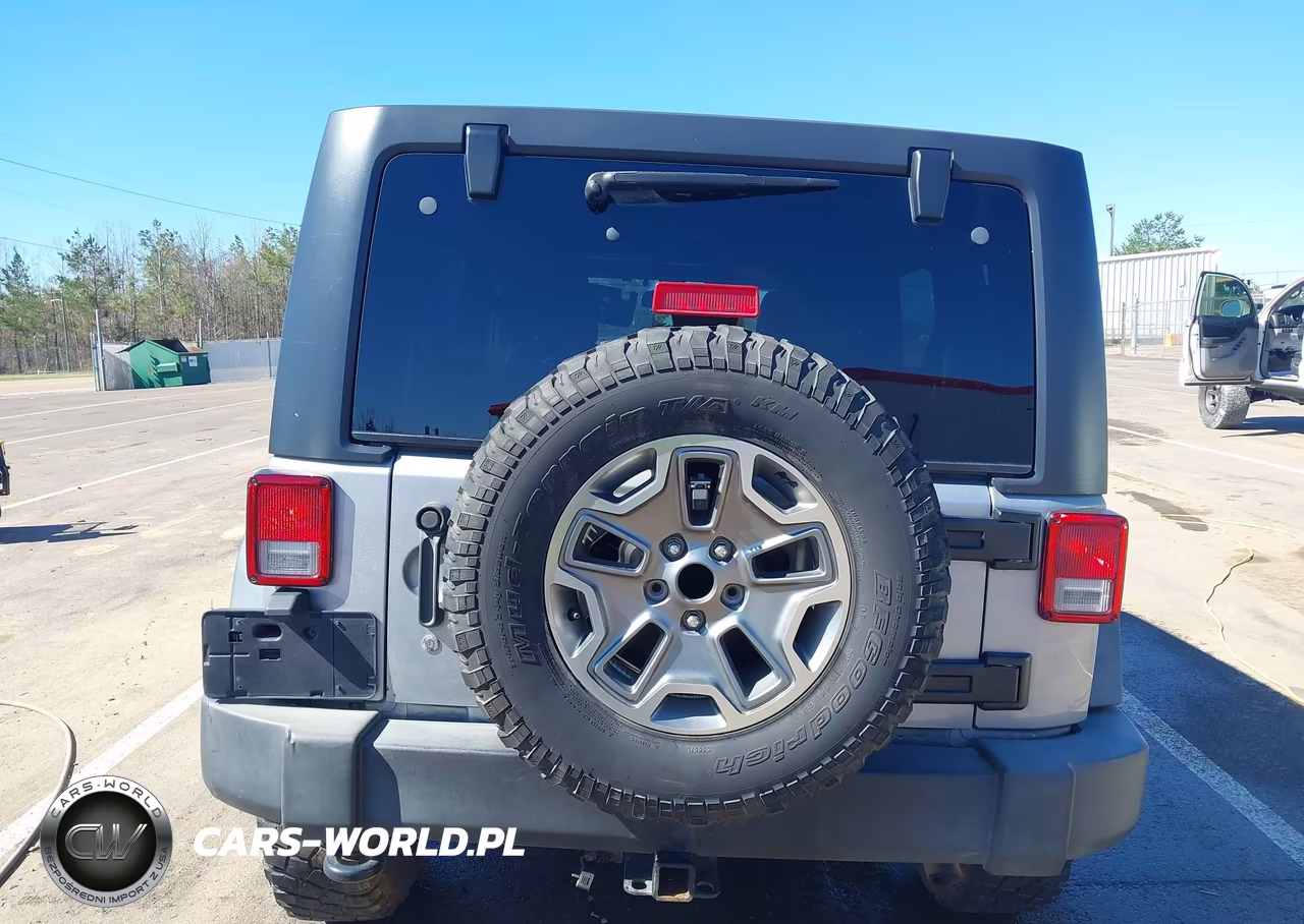 2015 Jeep Wrangler Unlimited Rubicon VIN:1C4BJWFG9FL770363 - 16