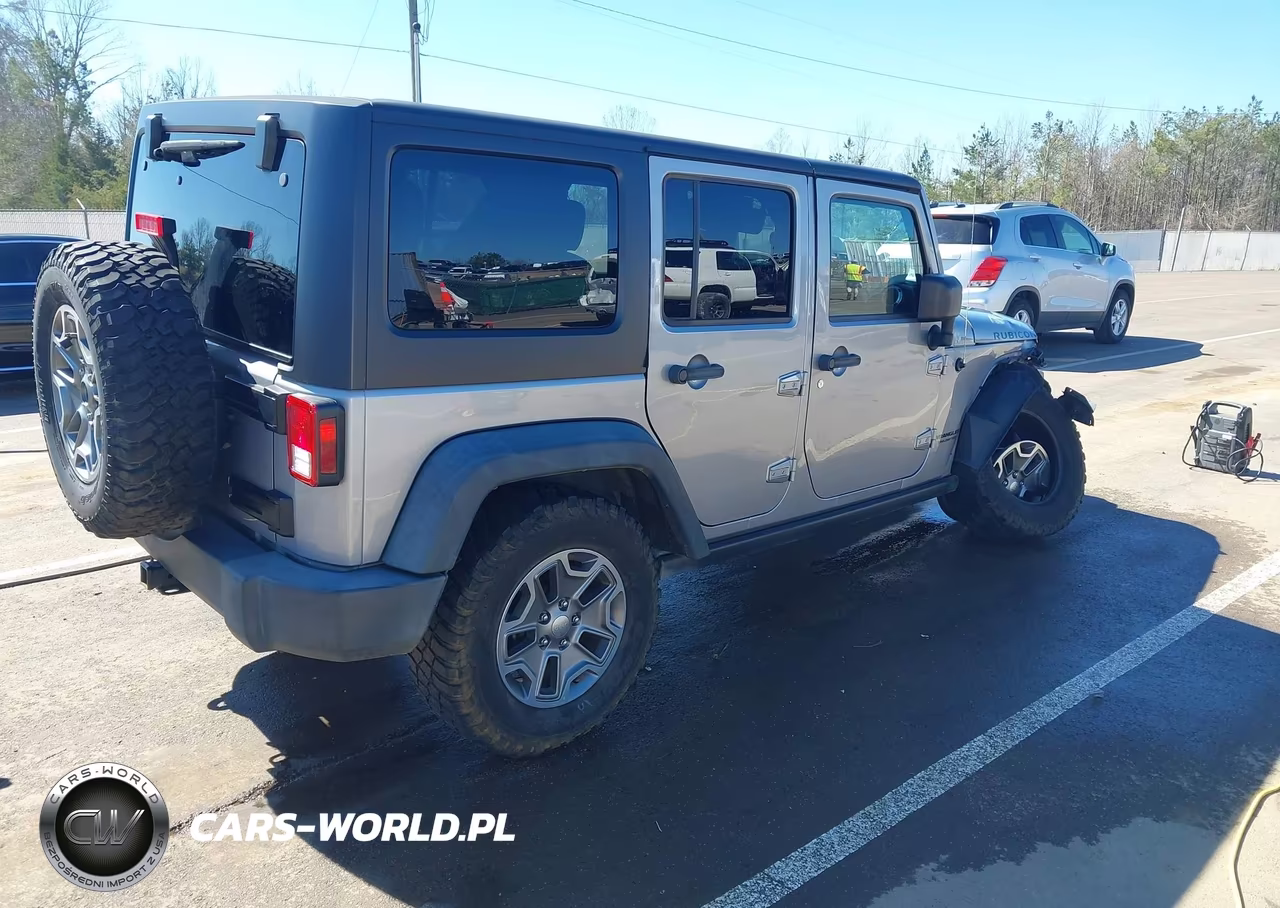 2015 Jeep Wrangler Unlimited Rubicon VIN:1C4BJWFG9FL770363 - 4