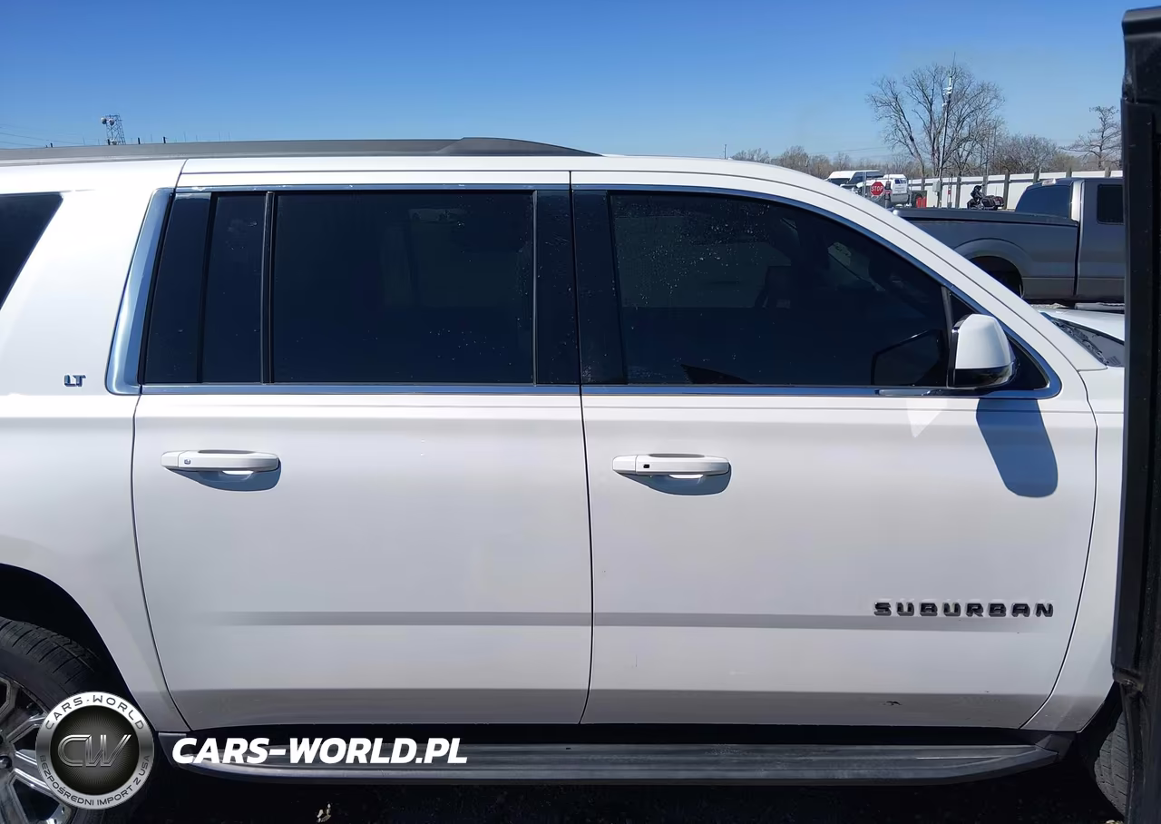 2018 Chevrolet Suburban Lt VIN:1GNSCHKC7JR389360 - 13