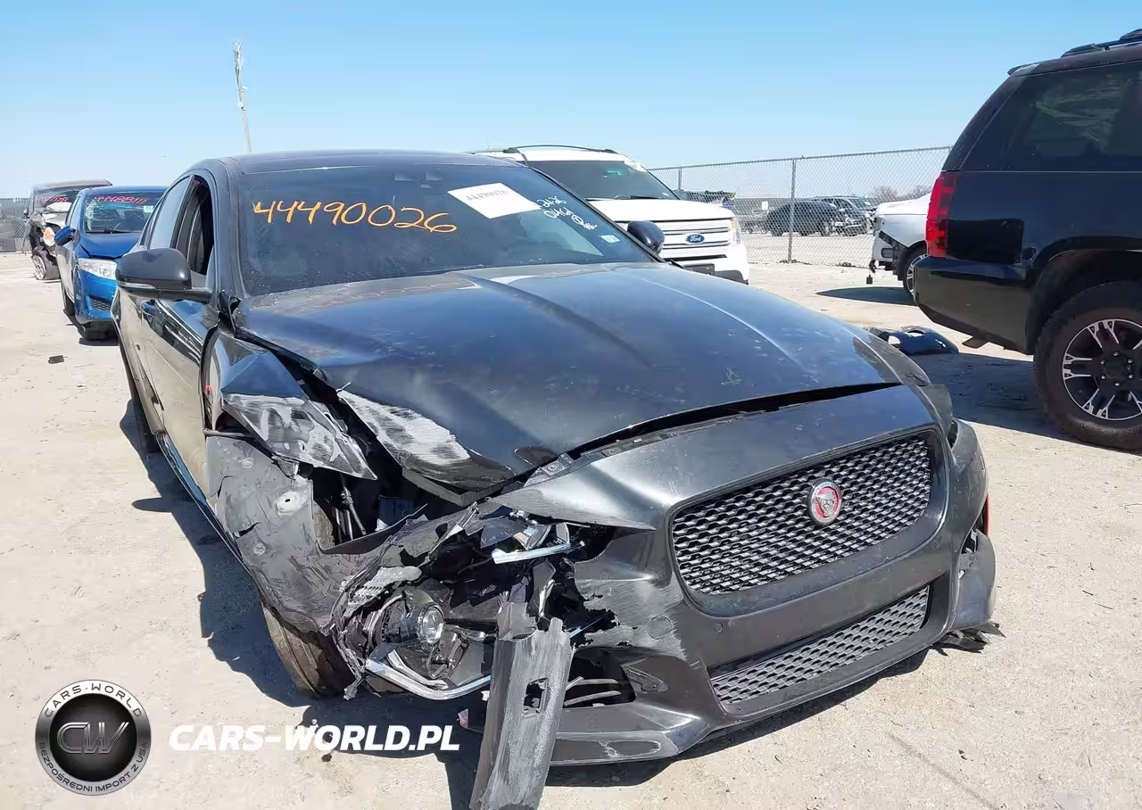 2017 Jaguar Xe 35T R-Sport