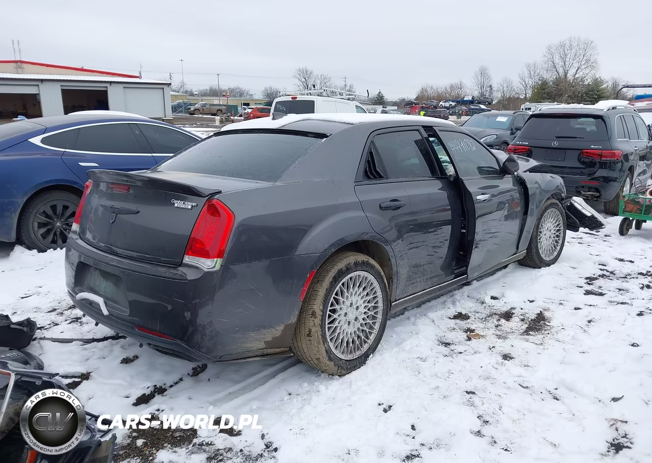 2016 Chrysler 300 Limited VIN:2C3CCAAG0GH216530 - 4