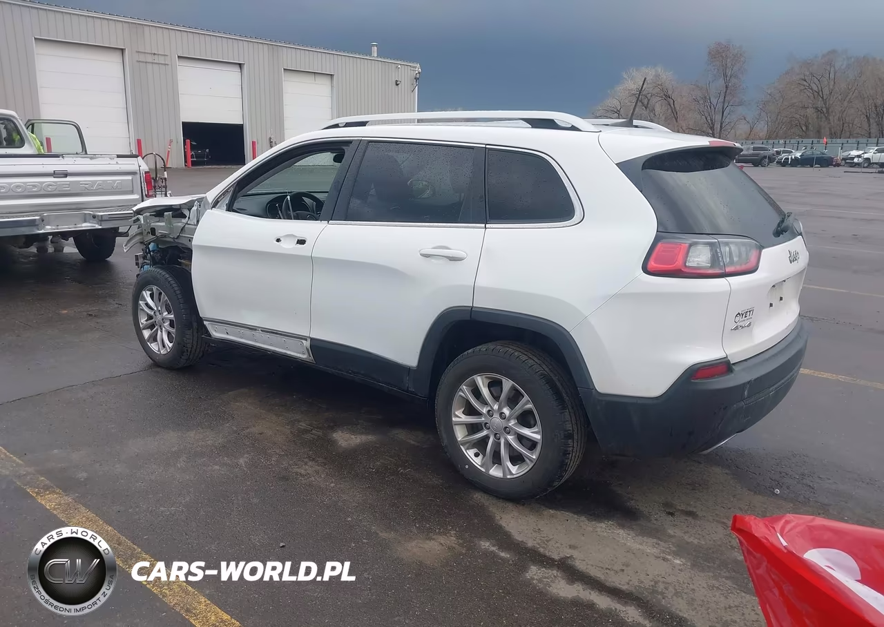 2019 Jeep Cherokee Latitude 4X4 VIN:1C4PJMCX2KD218853 - 3
