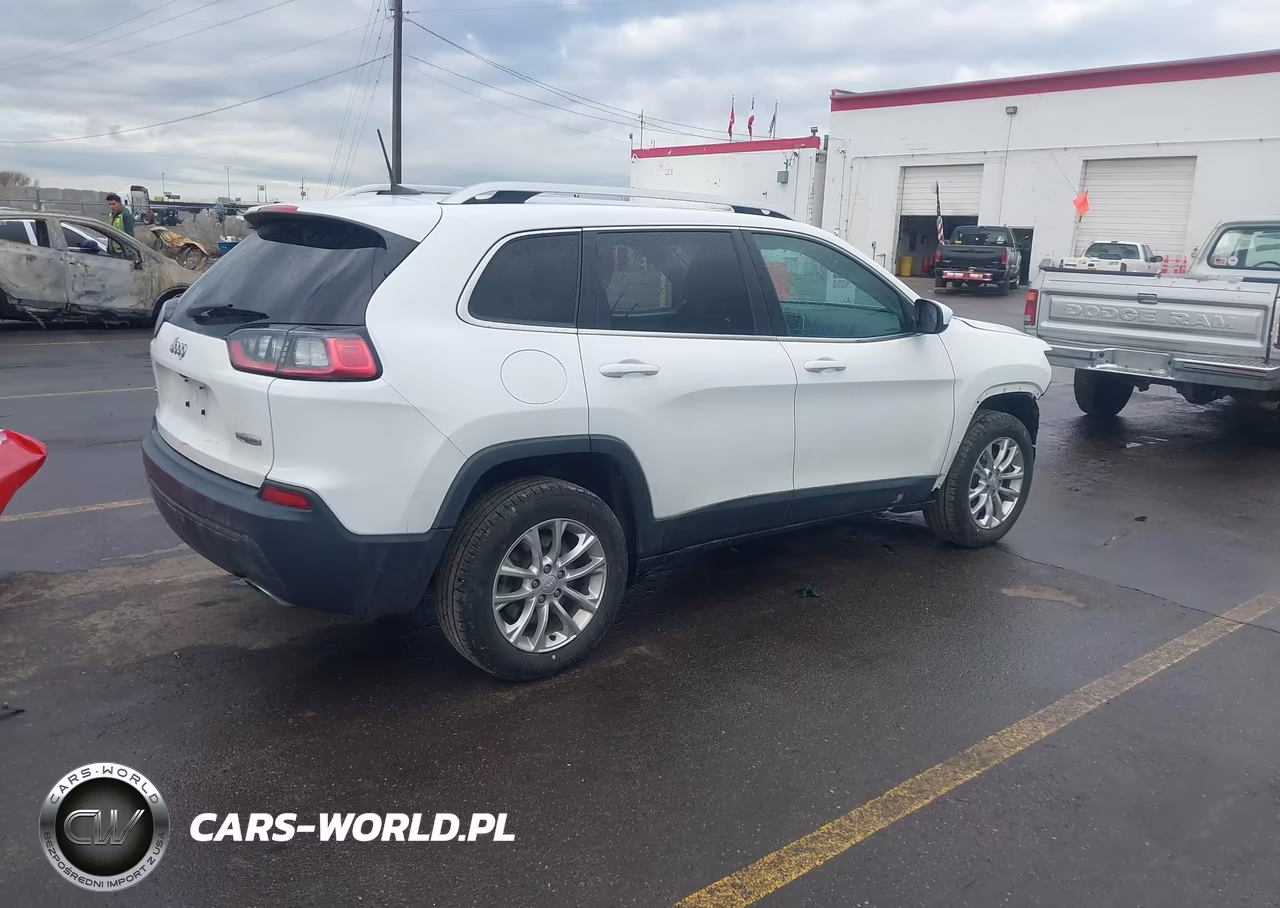 2019 Jeep Cherokee Latitude 4X4 VIN:1C4PJMCX2KD218853 - 4