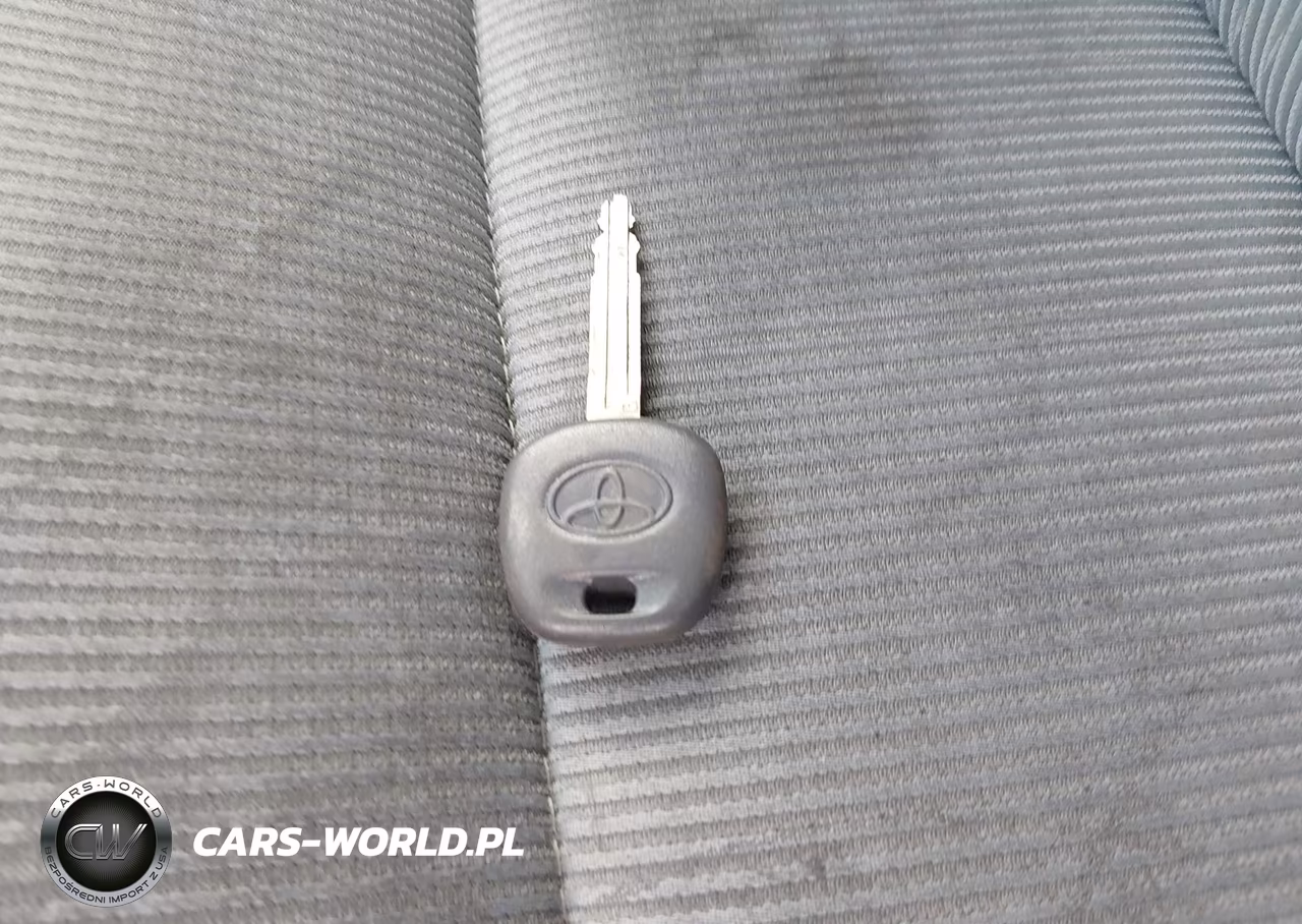 2014 Toyota Prius C Two VIN:JTDKDTB36E1566980 - 11