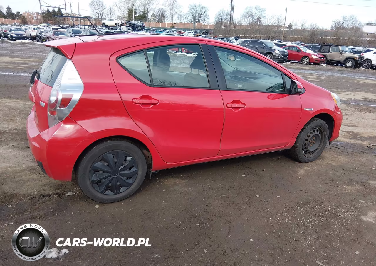 2014 Toyota Prius C Two VIN:JTDKDTB36E1566980 - 4