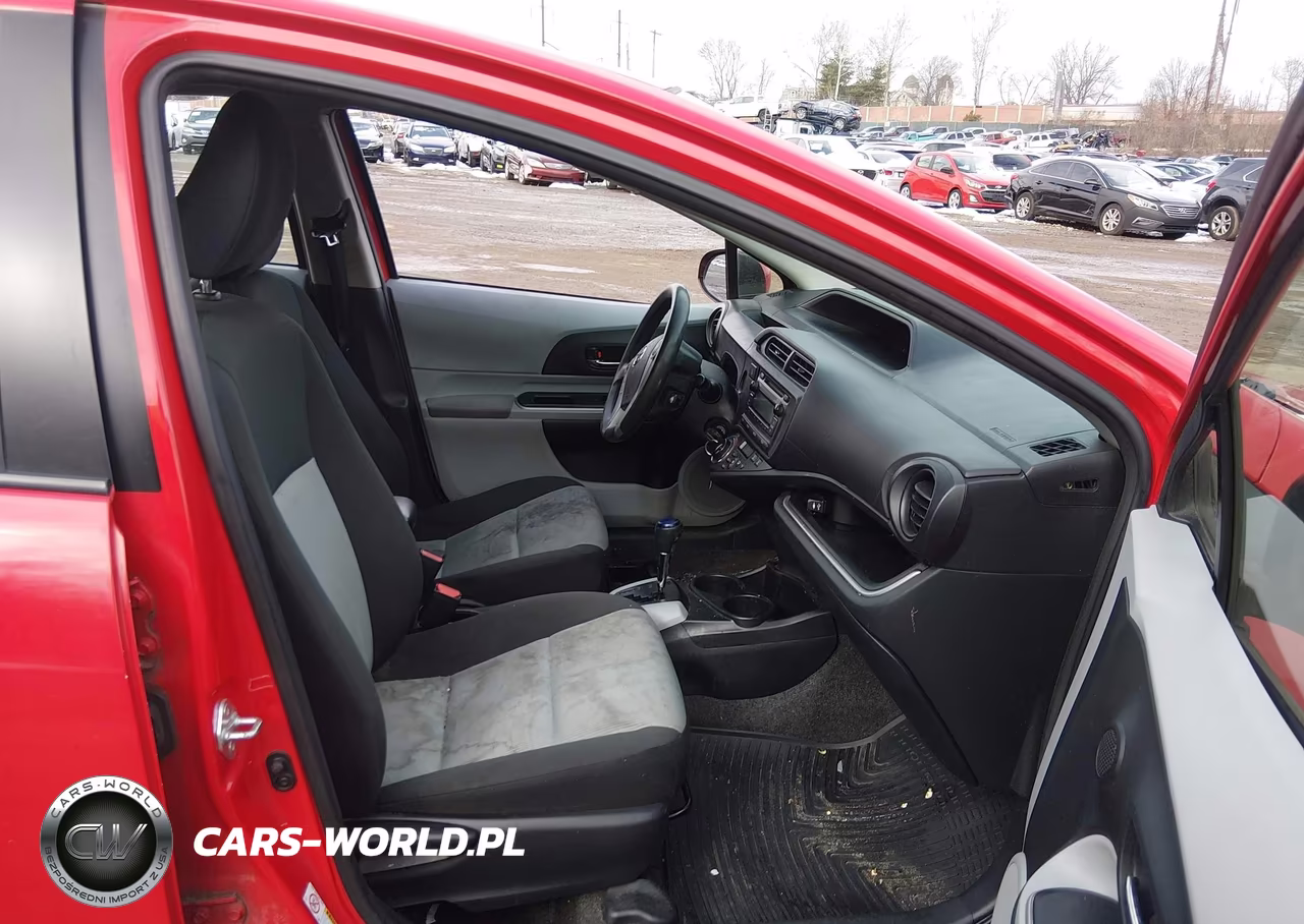 2014 Toyota Prius C Two VIN:JTDKDTB36E1566980 - 5