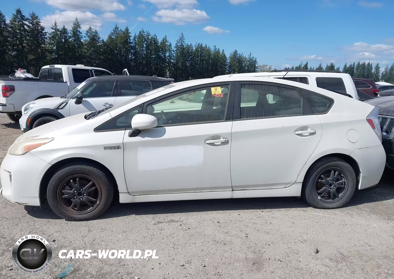 2014 Toyota Prius Two VIN:JTDKN3DU8E1741507 - 14