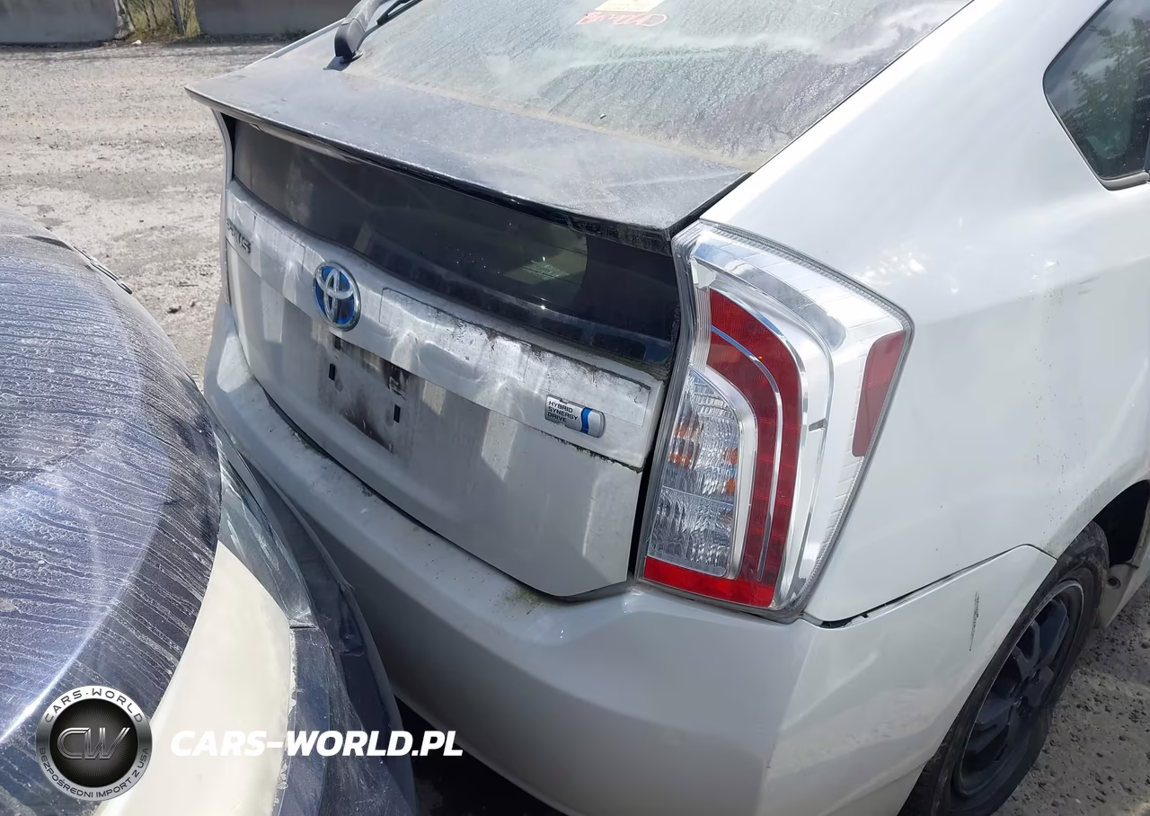 2014 Toyota Prius Two VIN:JTDKN3DU8E1741507 - 16