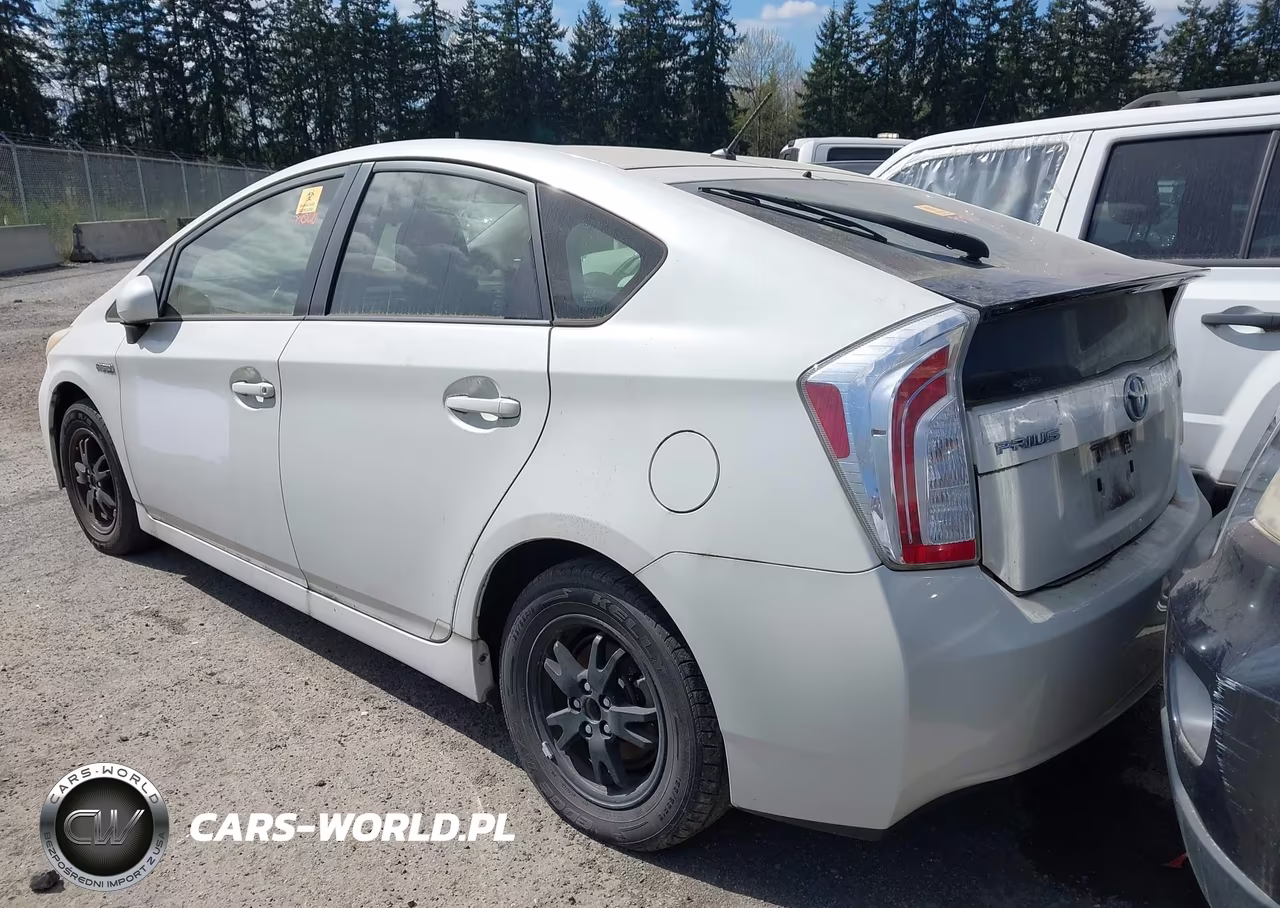 2014 Toyota Prius Two VIN:JTDKN3DU8E1741507 - 3
