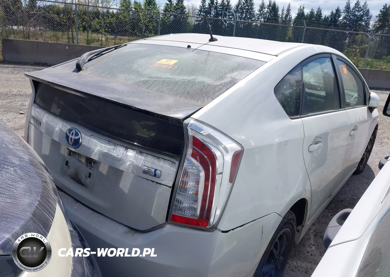 2014 Toyota Prius Two VIN:JTDKN3DU8E1741507 - 4