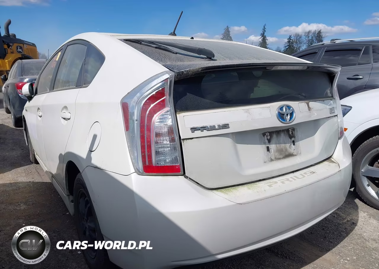 2014 Toyota Prius Two VIN:JTDKN3DU3E1763818 - 3