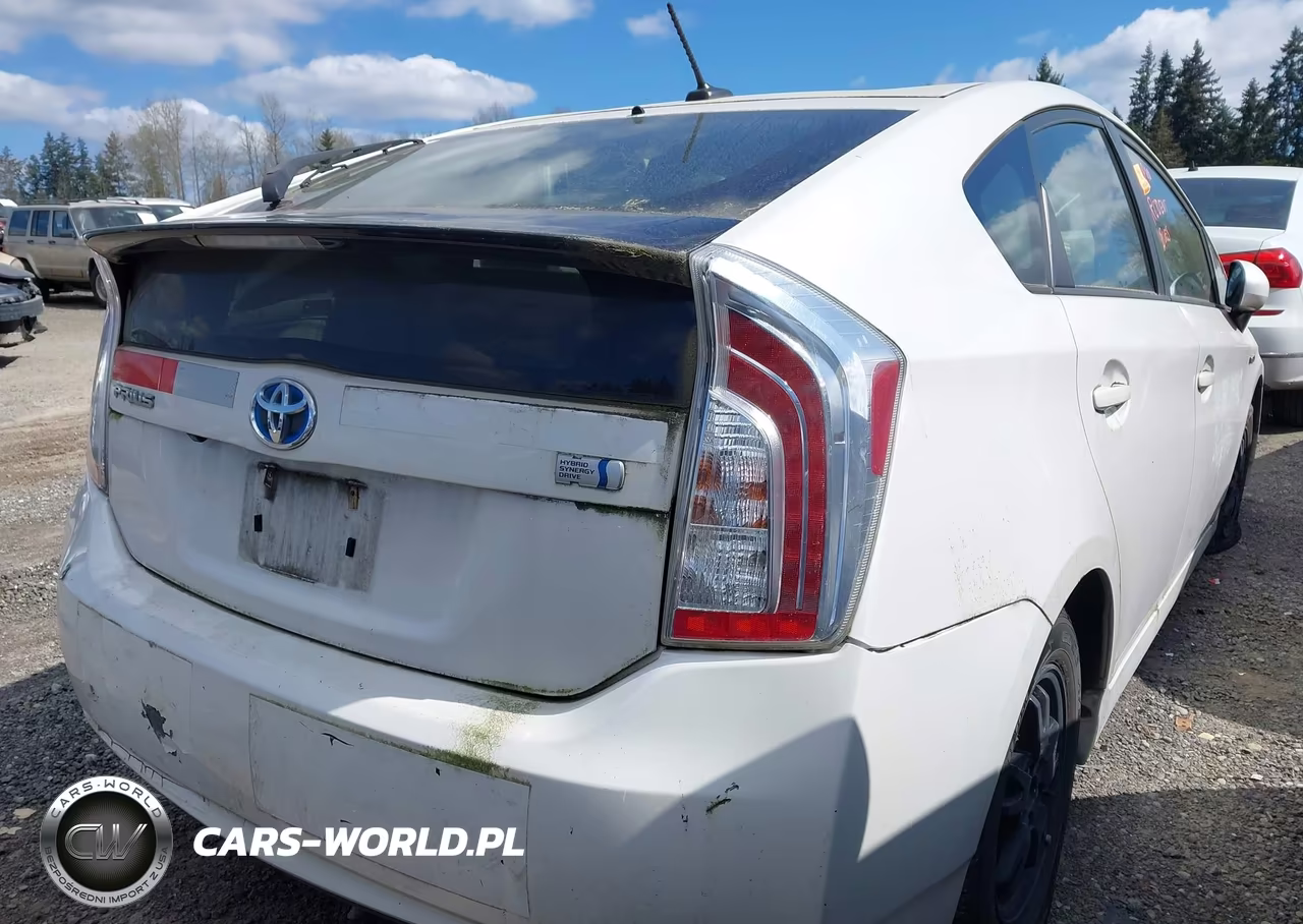 2014 Toyota Prius Three VIN:JTDKN3DU7E0371009 - 4