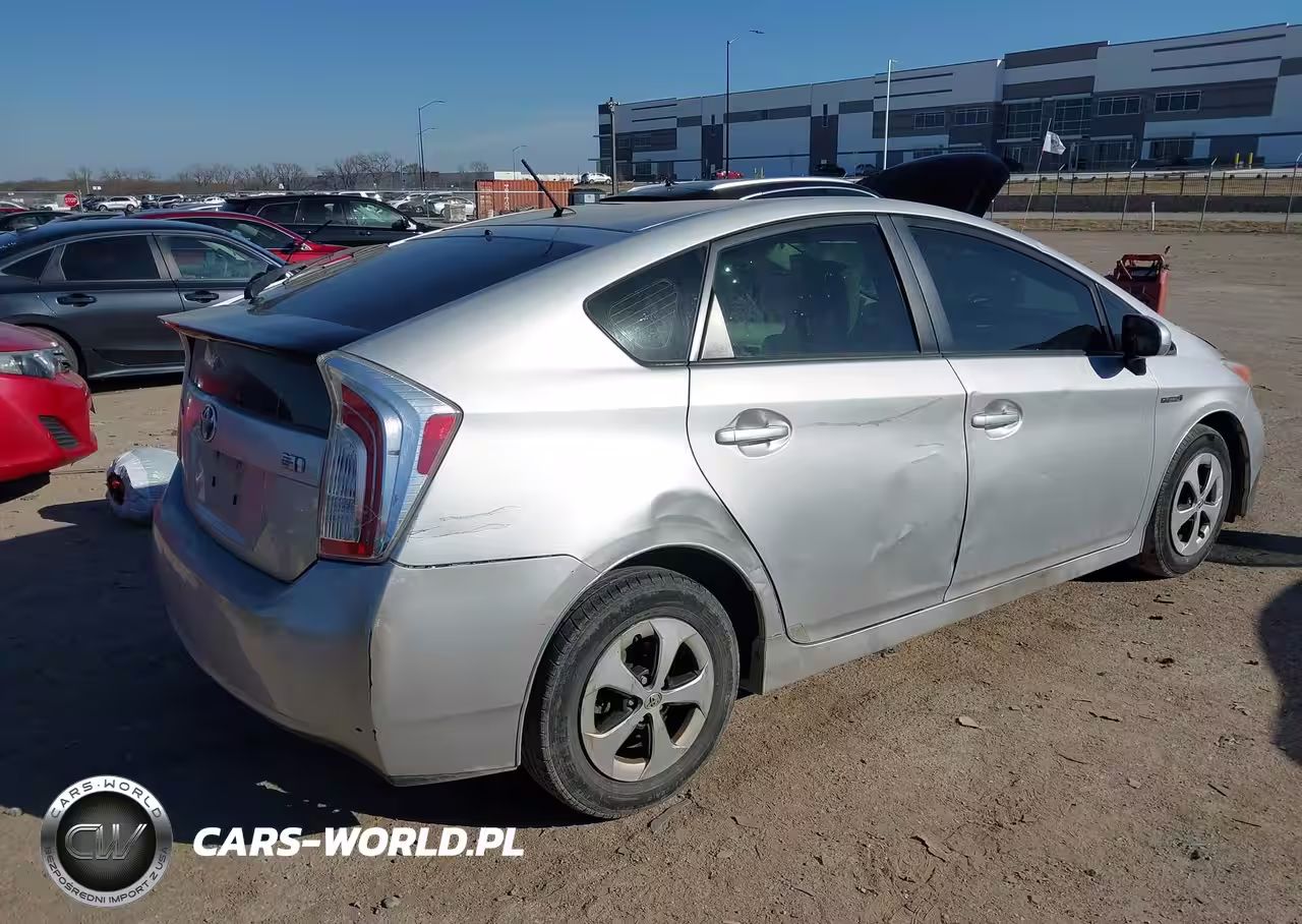 2015 Toyota Prius VIN:JTDKN3DU3F0406212 - 4