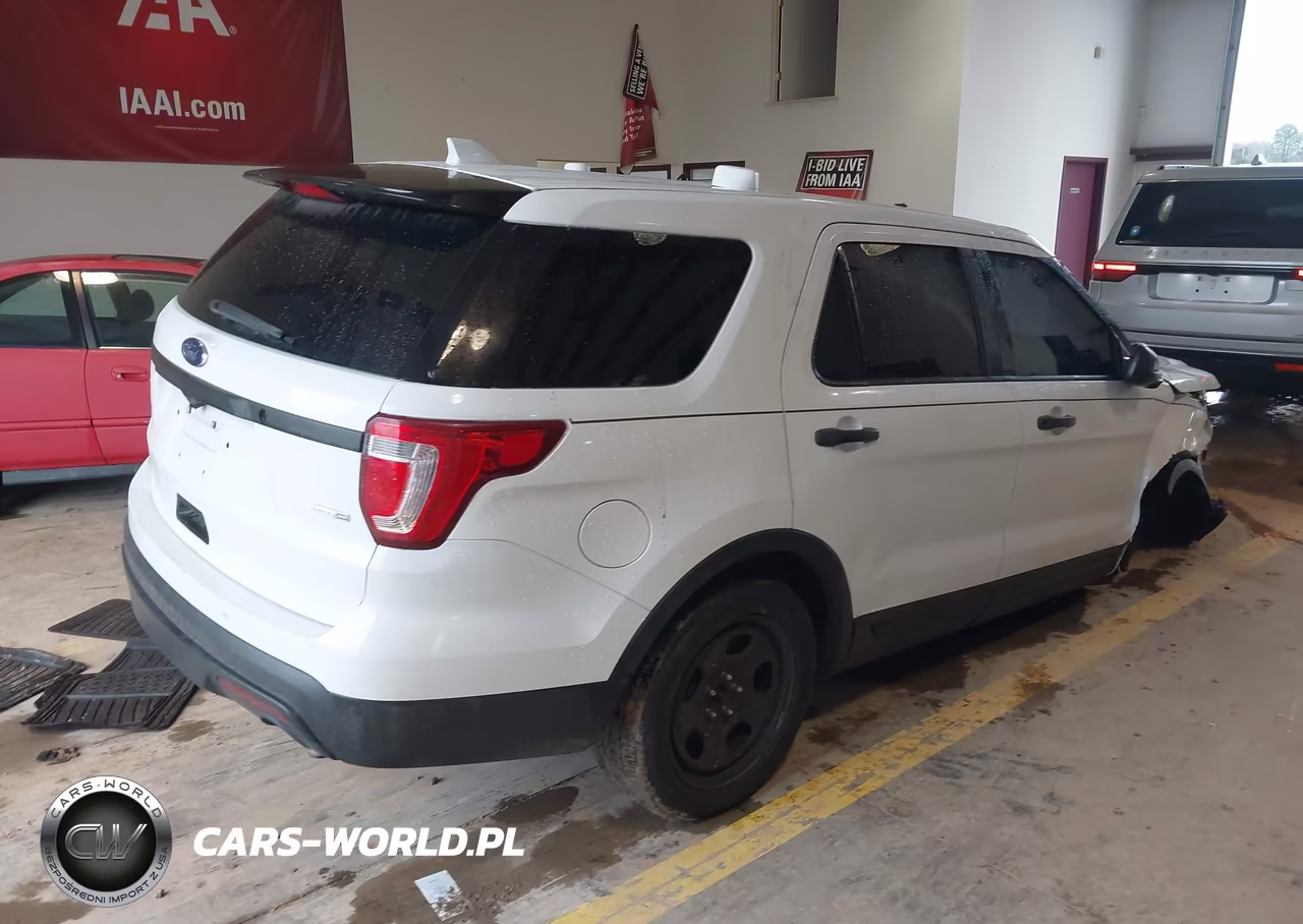 2017 Ford Utility Police Interceptor VIN:1FM5K8AR8HGC24577 - 4