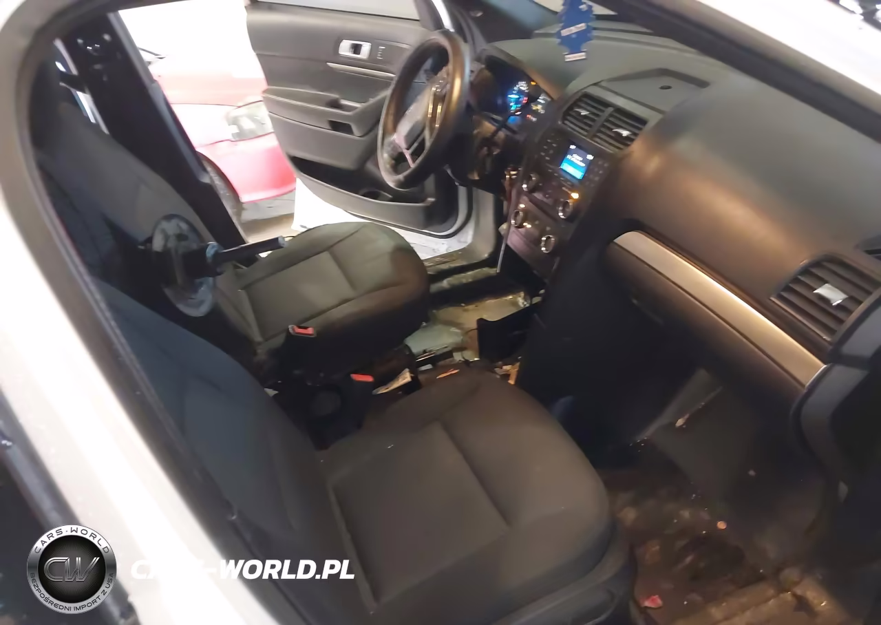 2017 Ford Utility Police Interceptor VIN:1FM5K8AR8HGC24577 - 5