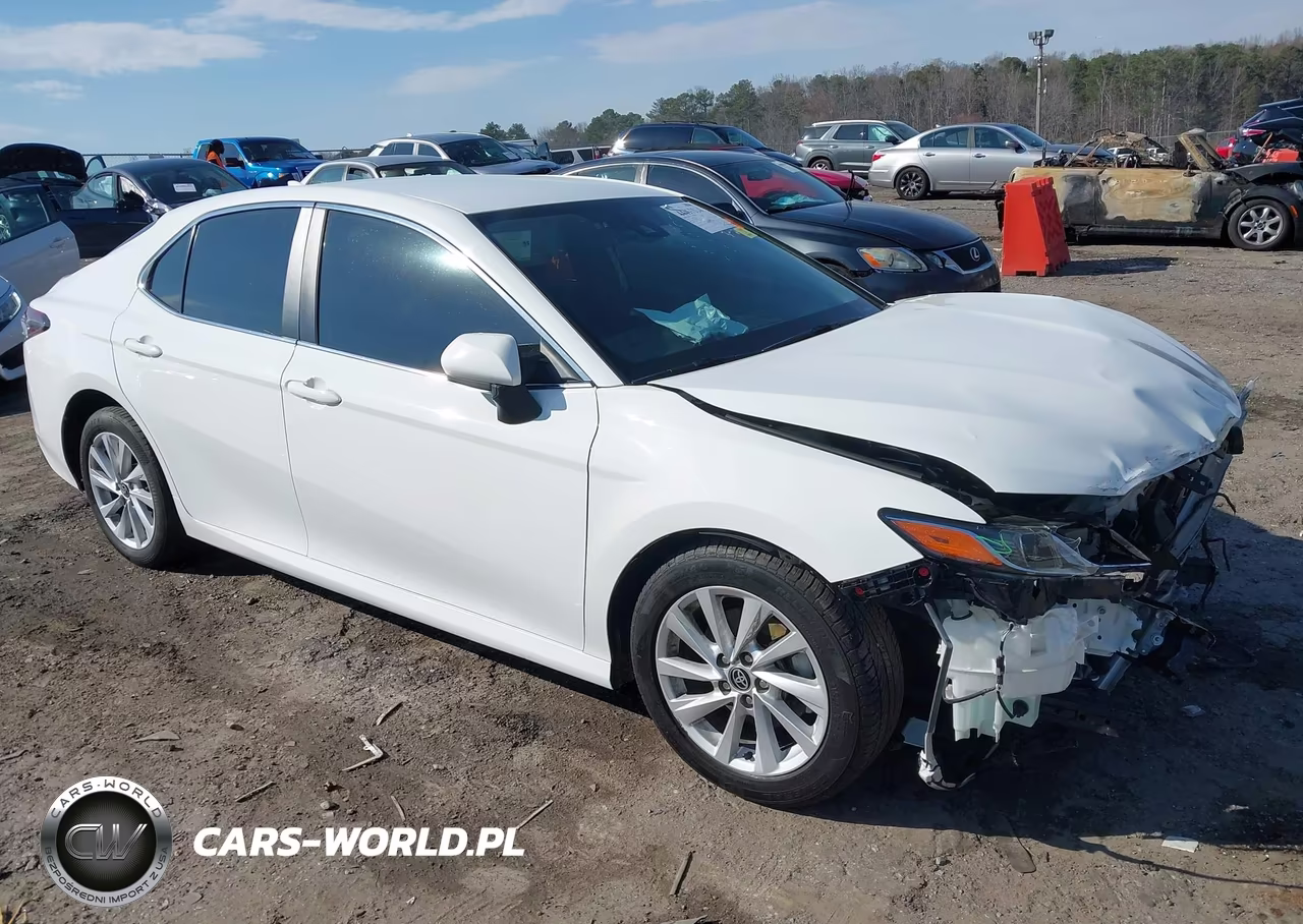 2022 Toyota Camry Le – zdjęcie 1 z 16