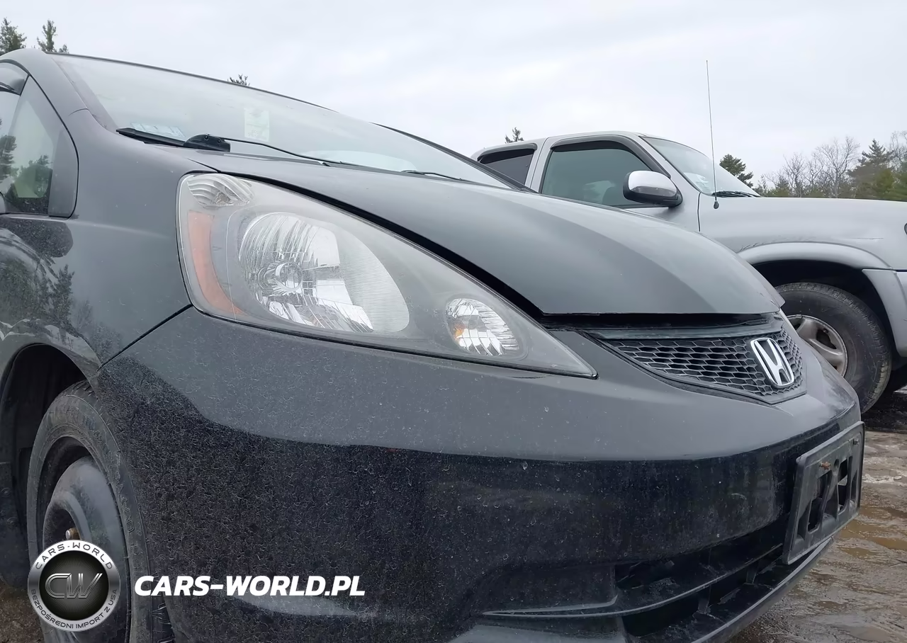 2013 Honda Fit VIN:JHMGE8H30DC075569 - 13