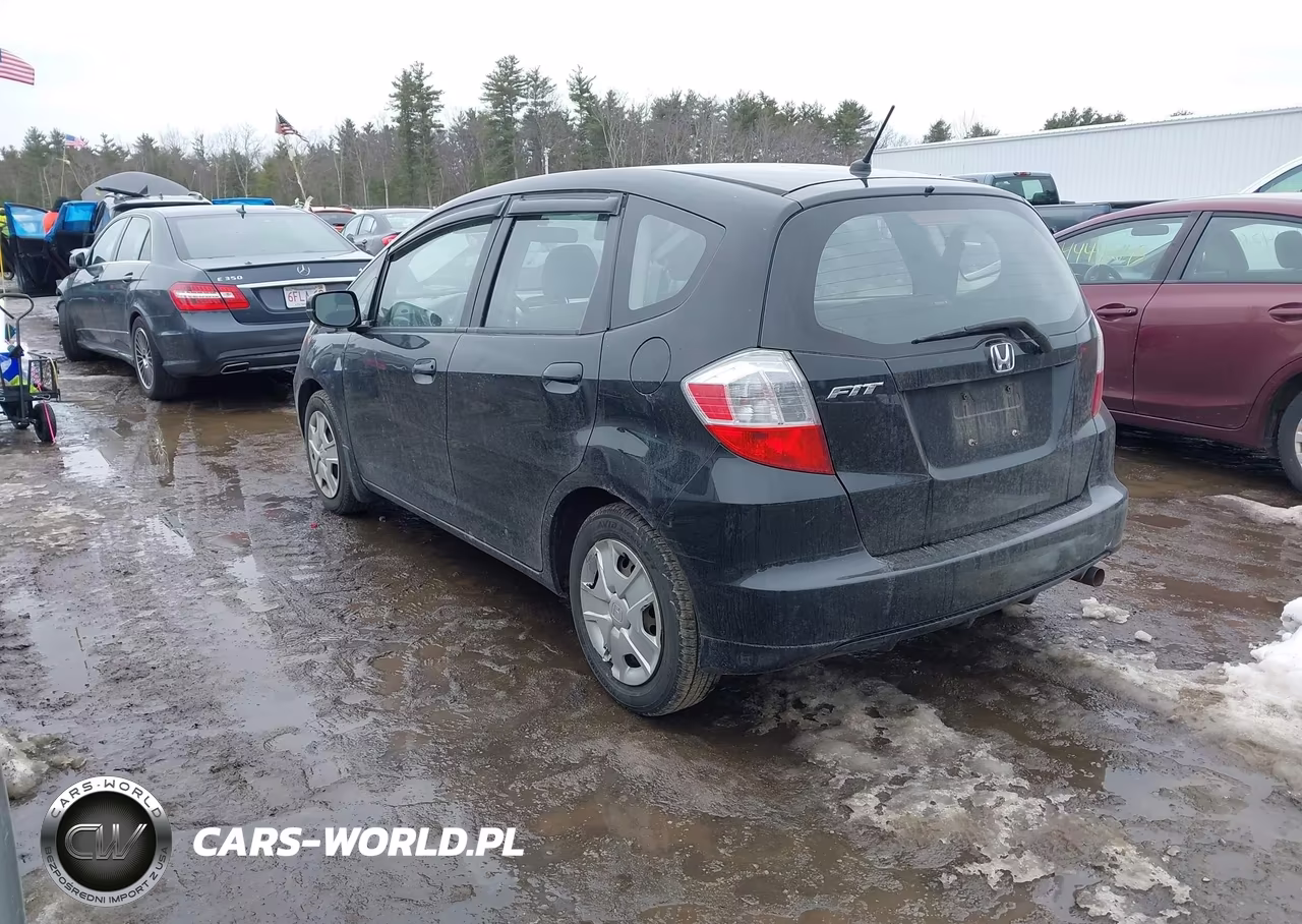 2013 Honda Fit VIN:JHMGE8H30DC075569 - 3