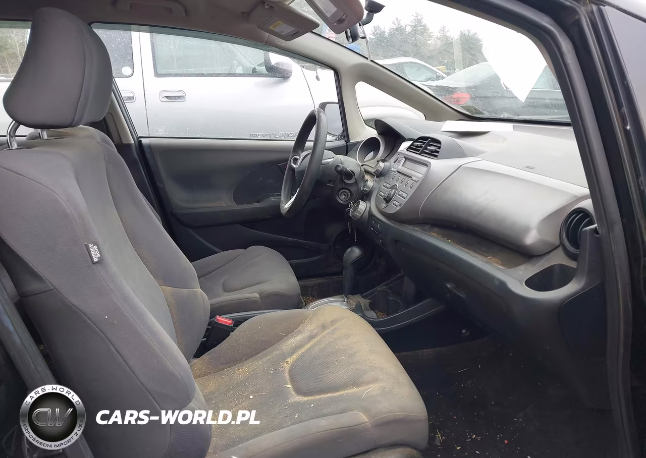 2013 Honda Fit VIN:JHMGE8H30DC075569 - 5