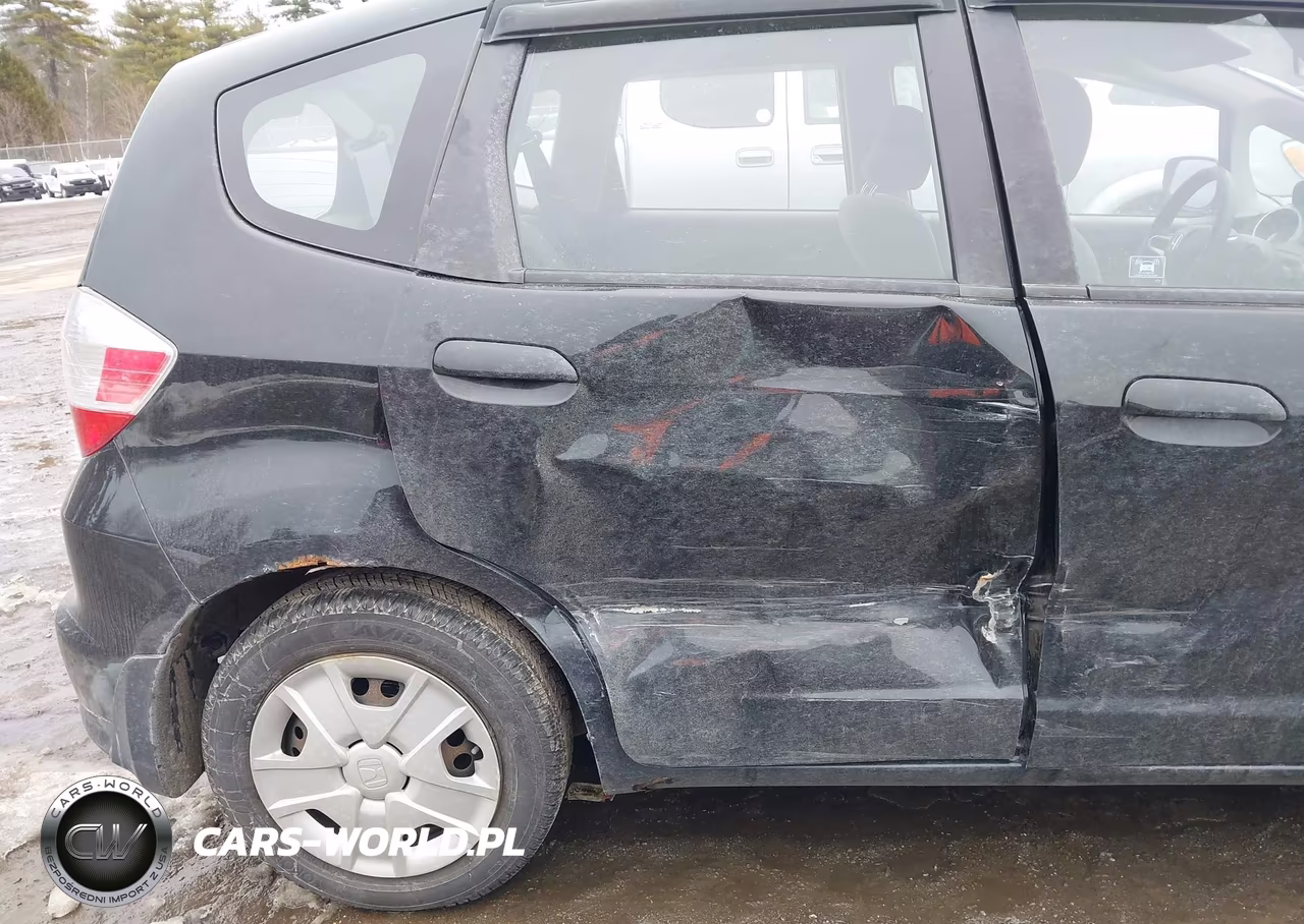 2013 Honda Fit VIN:JHMGE8H30DC075569 - 6