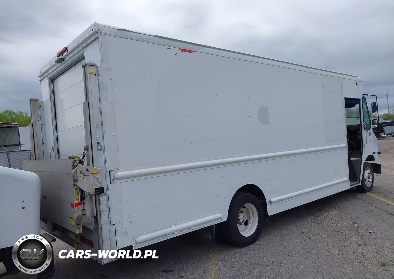 2010 Freightliner Chassis M Line Walk-In Van VIN:4UZAAPDU6ACAS1389 - 4