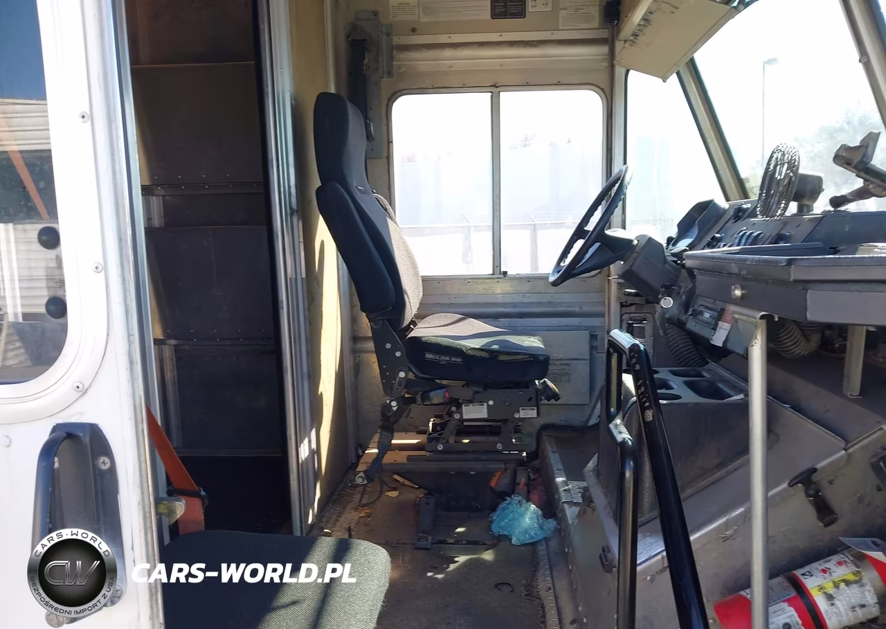 2010 Freightliner Chassis M Line Walk-In Van VIN:4UZAAPDU6ACAS1389 - 6