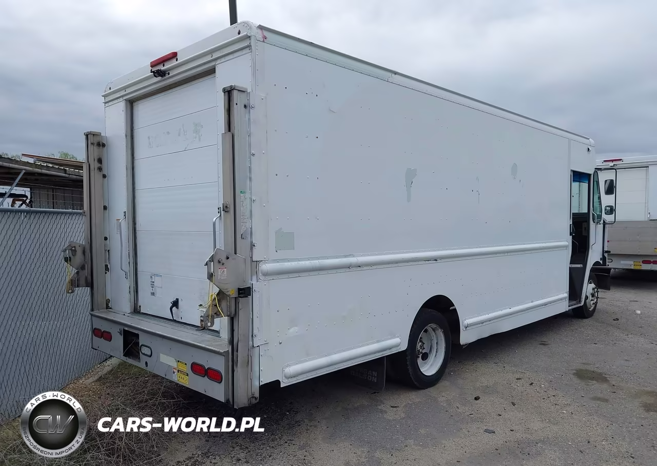 2010 Freightliner Chassis M Line Walk-In Van VIN:4UZAAPDU4ACAS1505 - 4
