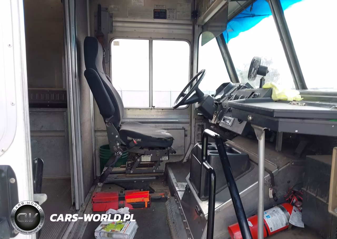 2010 Freightliner Chassis M Line Walk-In Van VIN:4UZAAPDU4ACAS1505 - 6
