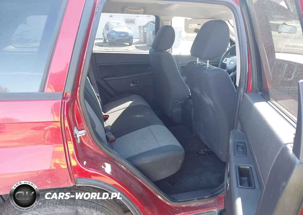 2010 Jeep Grand Cherokee Laredo VIN:1J4PR4GK1AC102596 - 8