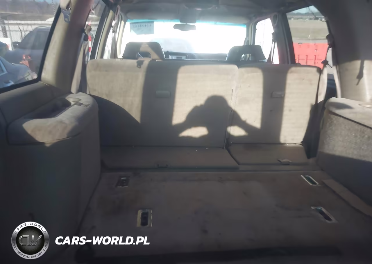 1997 Chevrolet Suburban 1500 VIN:3GNEC16R3VG153085 - 12
