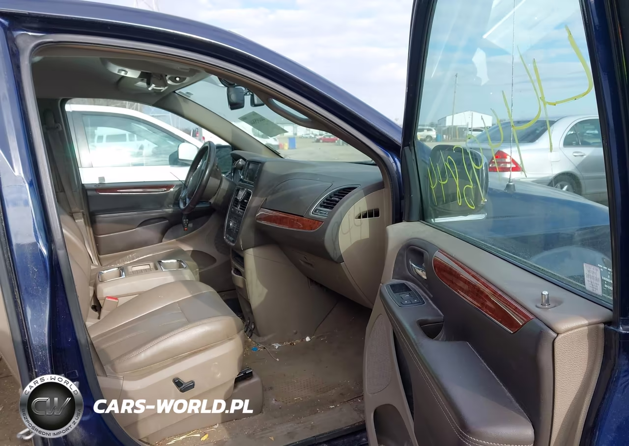 2013 Chrysler Town & Country Touring-L VIN:2C4RC1CG5DR558712 - 5