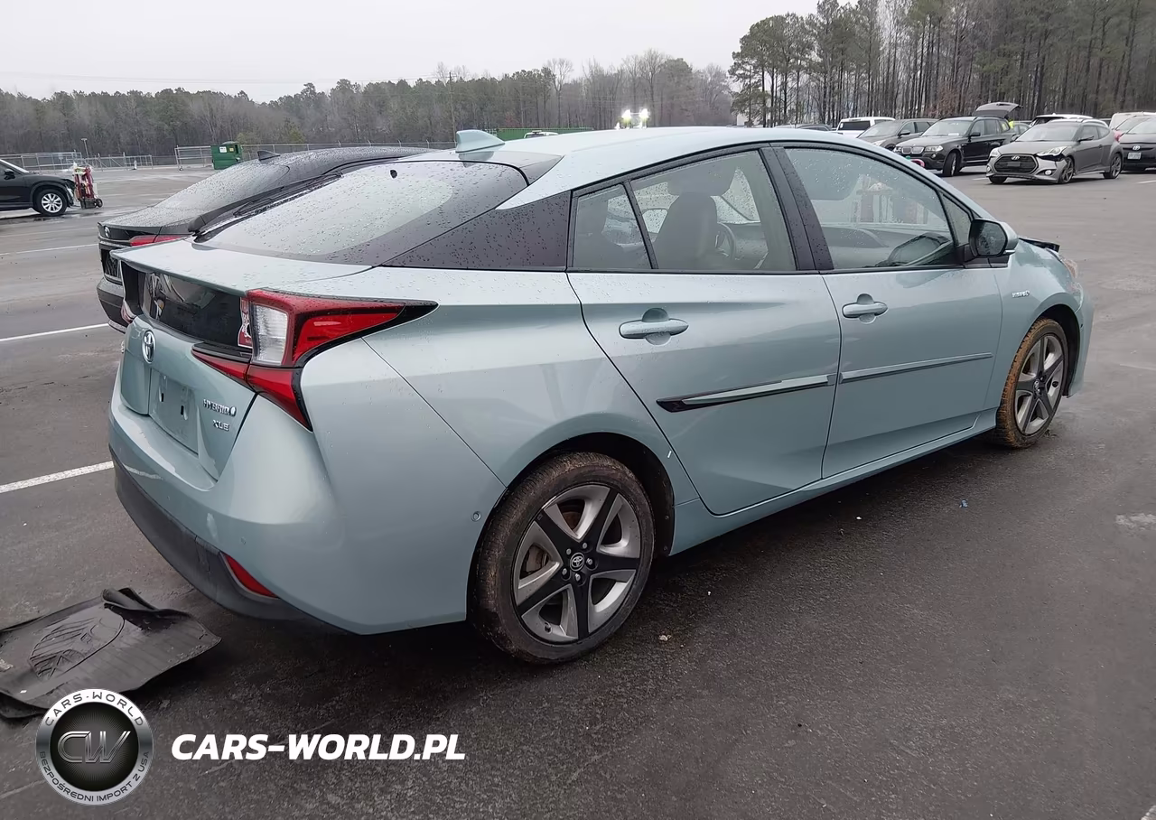 2021 Toyota Prius Xle VIN:JTDKAMFU8M3128529 - 4