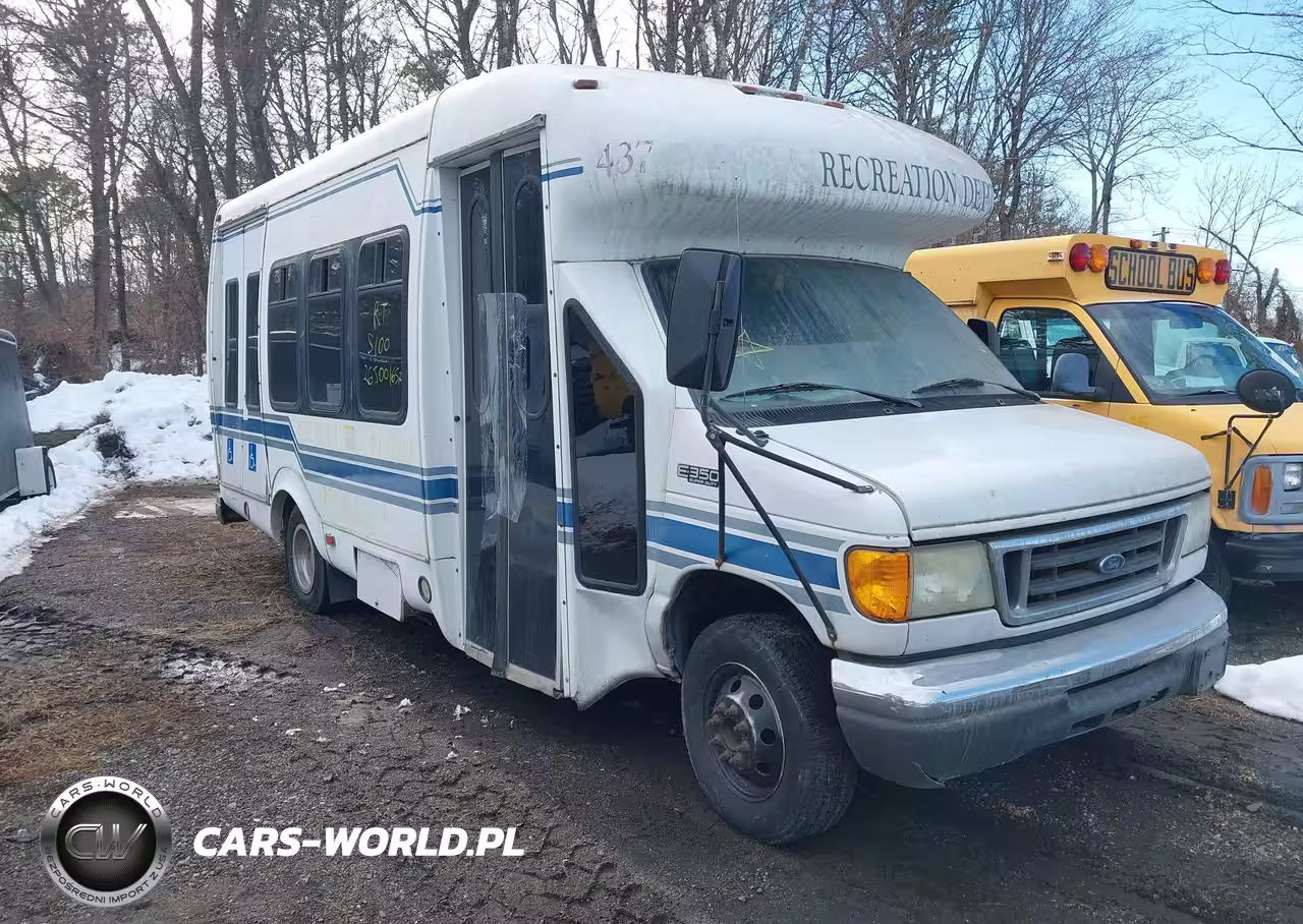 2005 Ford E-350 Cutaway Standard