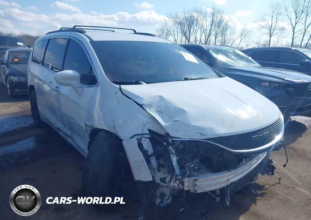 2017 Chrysler Pacifica Touring-L