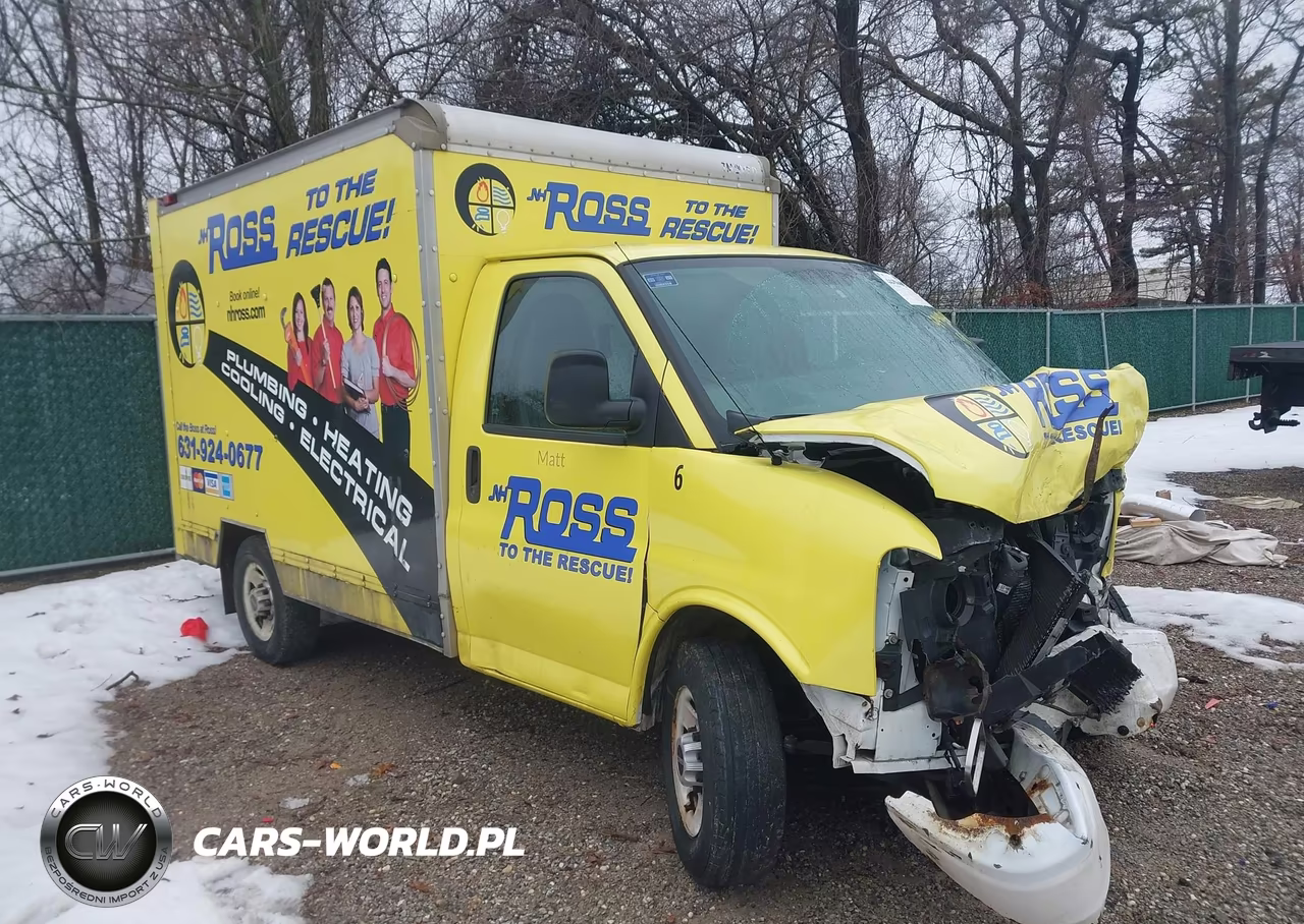 2010 GMC Savana Cutaway Work Van