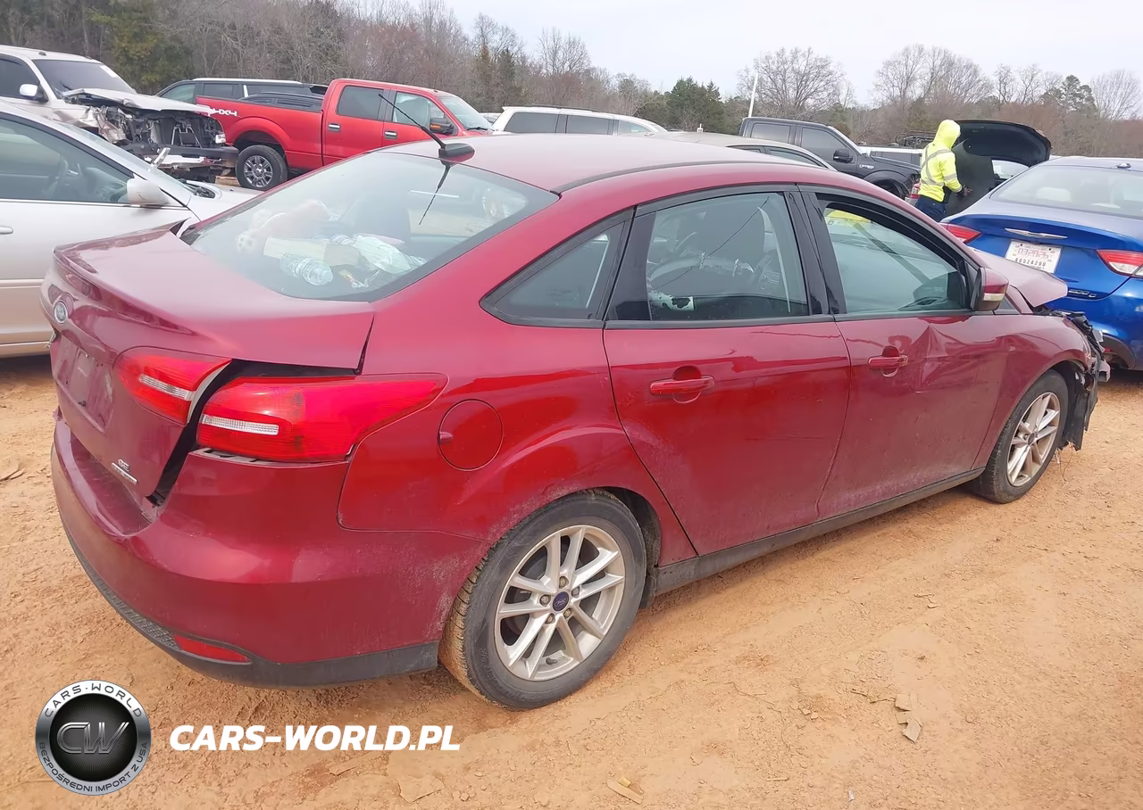 2016 Ford Focus Se VIN:1FADP3F21GL243869 - 4