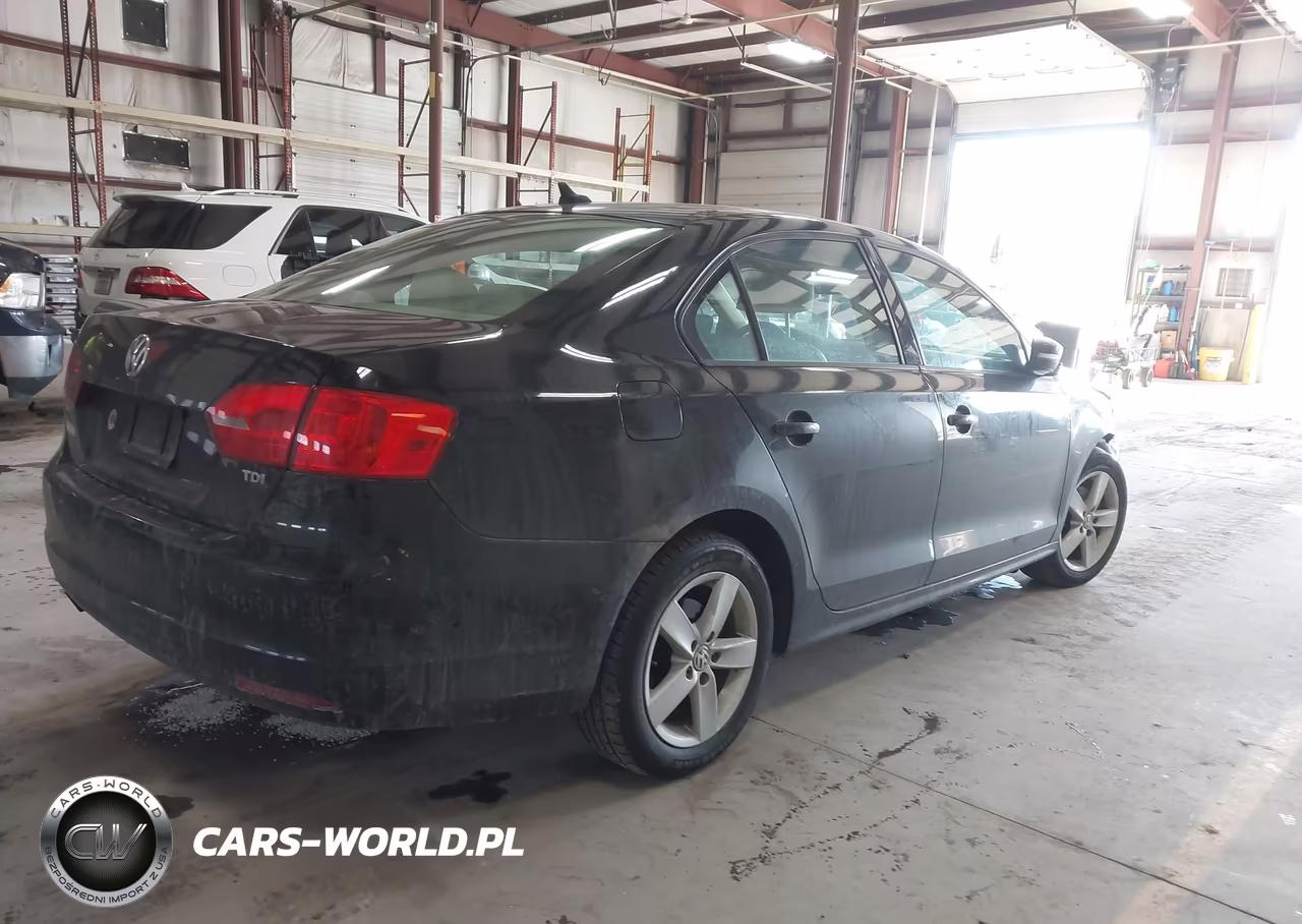 2011 Volkswagen Jetta 2.0L Tdi VIN:3VWLL7AJ8BM031174 - 4