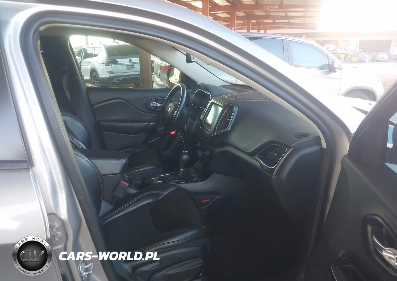 2019 Jeep Cherokee Trailhawk 4X4 VIN:1C4PJMBX8KD245248 - 5