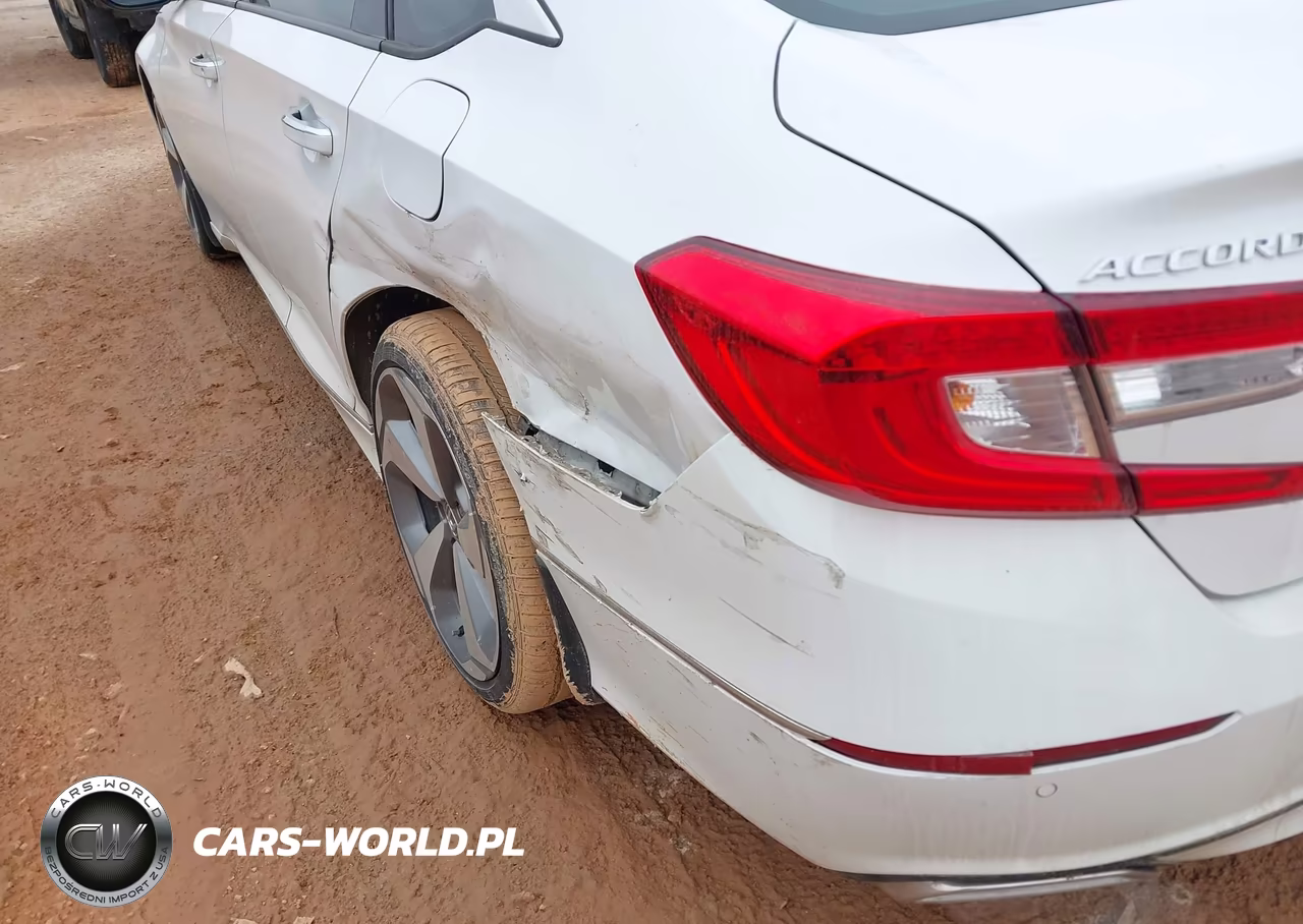 2018 Honda Accord Touring 2.0T VIN:1HGCV2F92JA053103 - 18