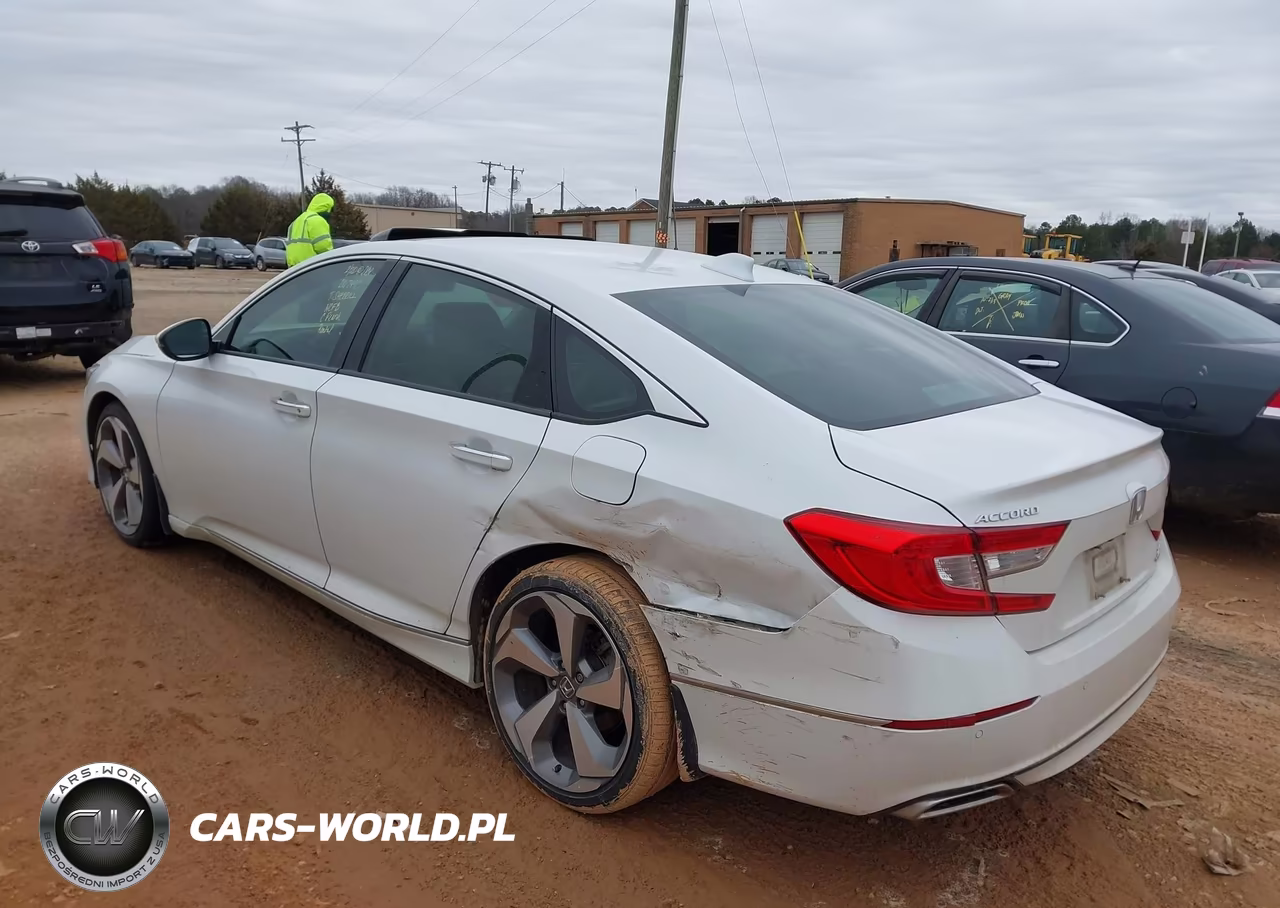 2018 Honda Accord Touring 2.0T VIN:1HGCV2F92JA053103 - 3