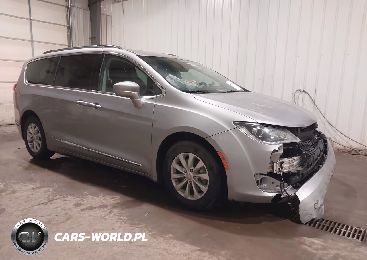 2017 Chrysler Pacifica Touring-L