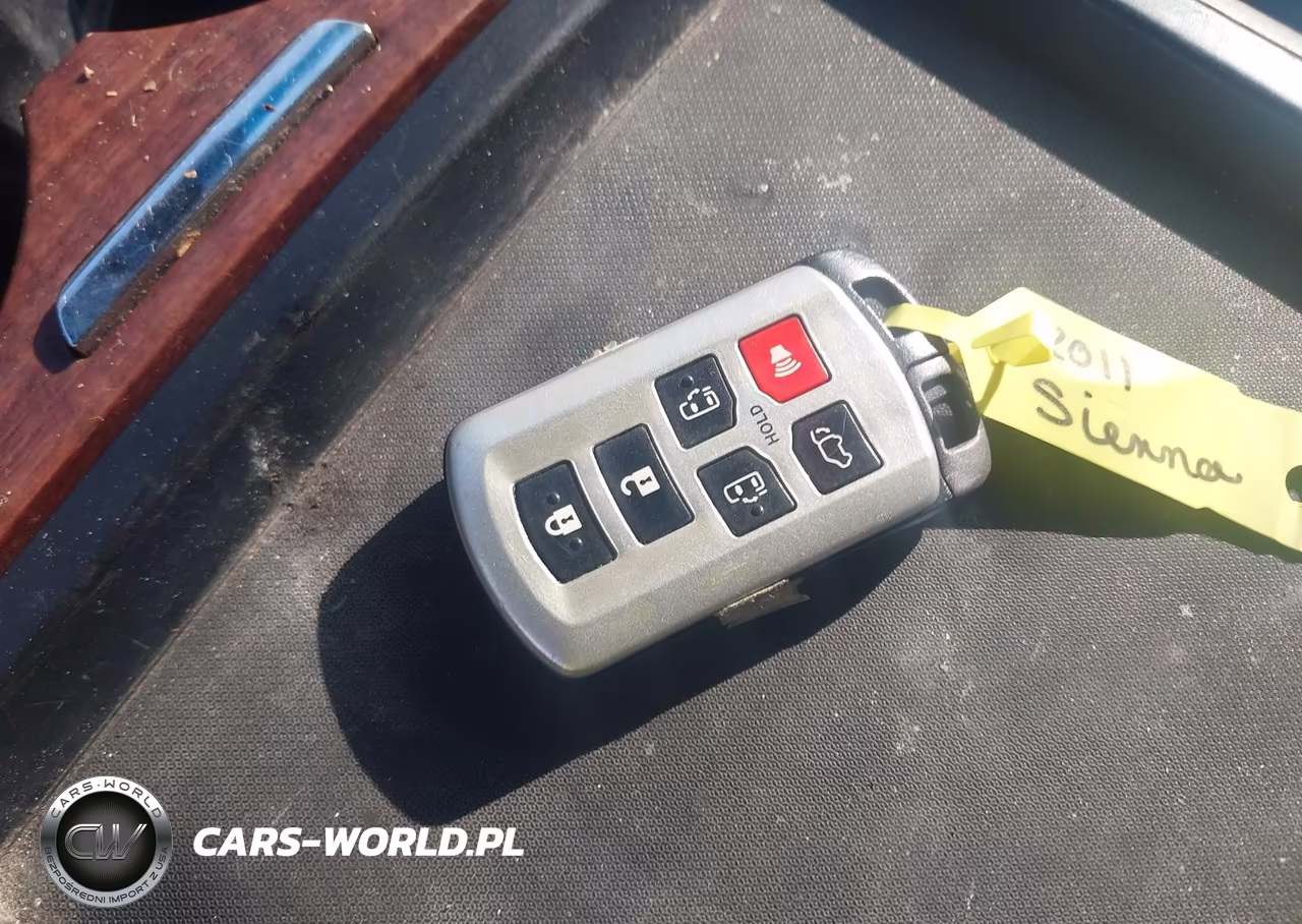 2011 Toyota Sienna Limited V6 VIN:5TDYK3DC0BS001314 - 11