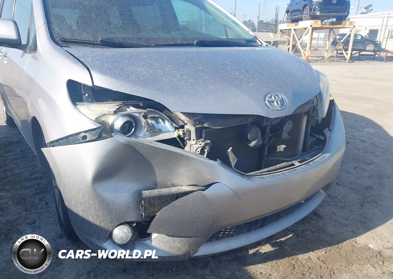 2011 Toyota Sienna Limited V6 VIN:5TDYK3DC0BS001314 - 6